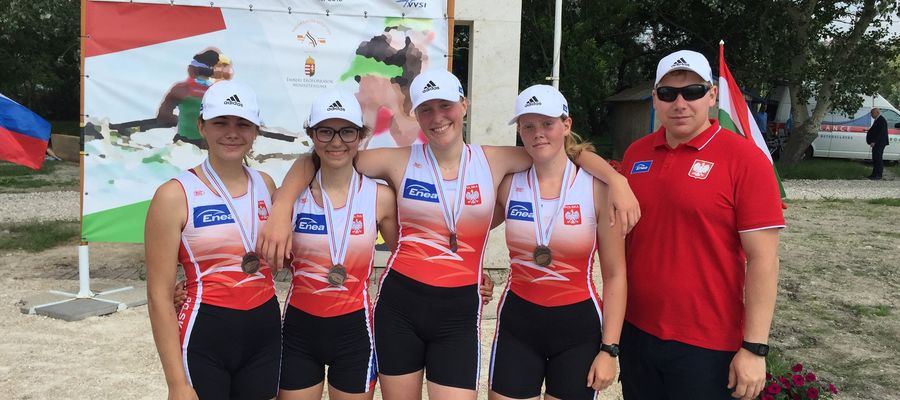 Olga Szachmytowska, Paulina Józefowicz (zawodniczka WIR-u), Zuzanna Bielaszewska, Jagoda Stepczyńska, trener Paweł Pierczyński