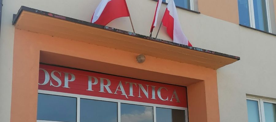 Flagi pojawiły się m.in. na remizach strażackich gminy Lubawa