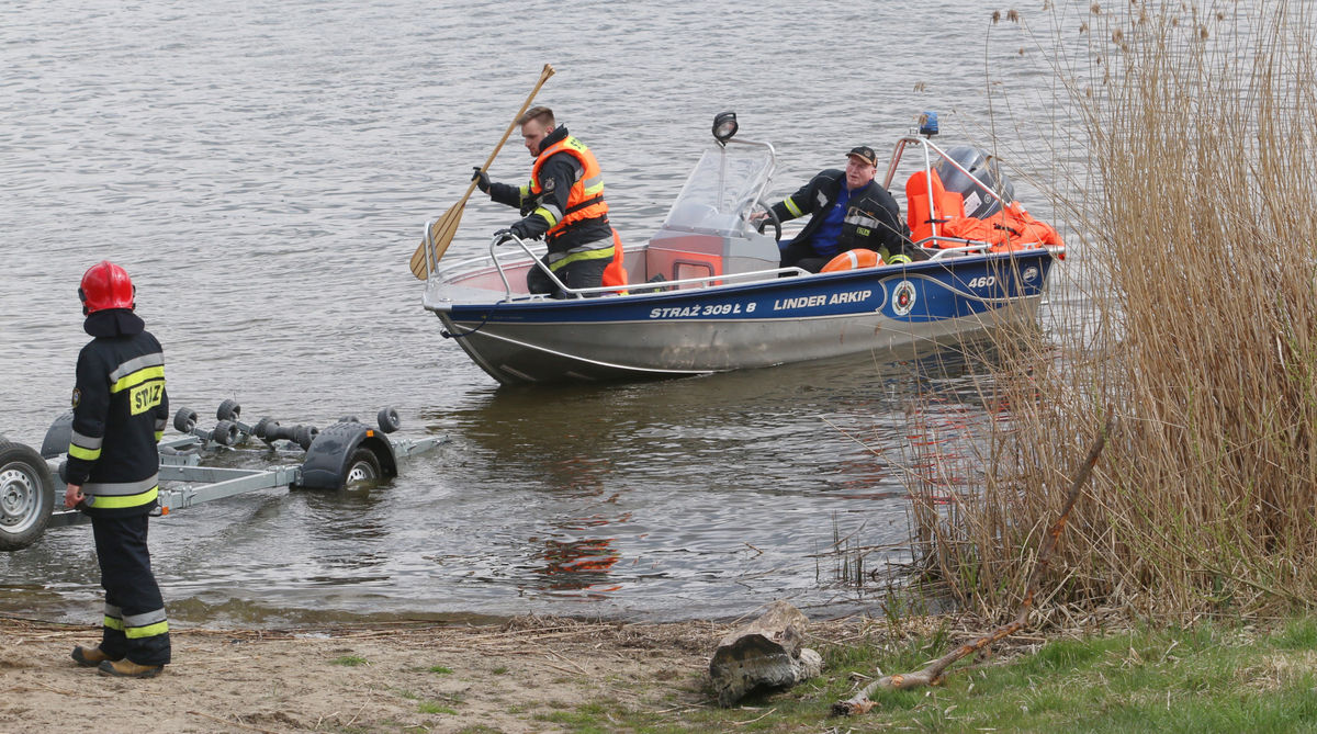 Strażacy wyłowili z jeziora Klebarskiego zwłoki 