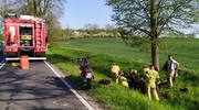 Zderzenie jelenia z motocyklem. Kierowca trafił do szpitala, zwierzę niestety nie przeżyło [zdjęcia]