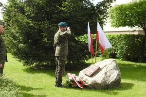 Złożyli kwiaty pod tablicą upamiętniającą śp. kpt. Józefa Machlejda 