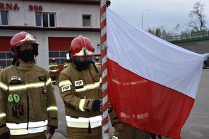Strażacy z Ostródy i Morąga uczcili Dzień Flagi 