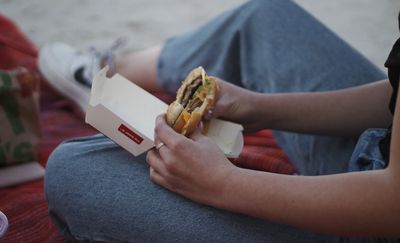 Flagowe danie restauracji — Big Mac — to aż 526 kcal i 27 gramów tłuszczu