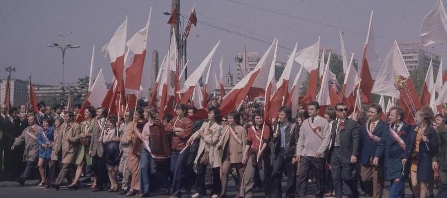 Tak wyglądały pochody pierwszomajowe w latach 60. i 70. XX wieku