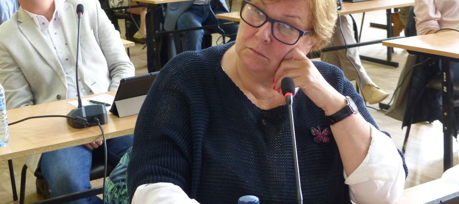Elżbieta Prasek podczas sesji rady miasta w Iławie