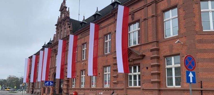 Podczas prac remontowych w budynku odnaleziono 8 oryginalnych „kobyłek”, czyli otworów przeznaczonych do wywieszania flag