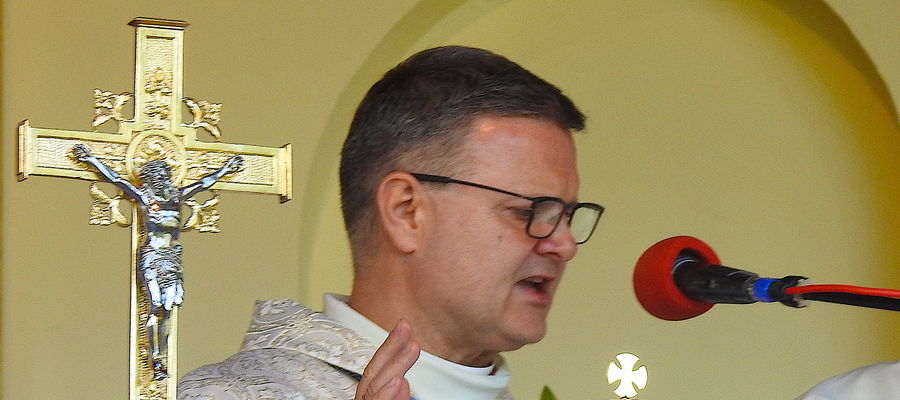 Biskup Wiesław Śmigiel podczas uroczystości w Wardęgowie