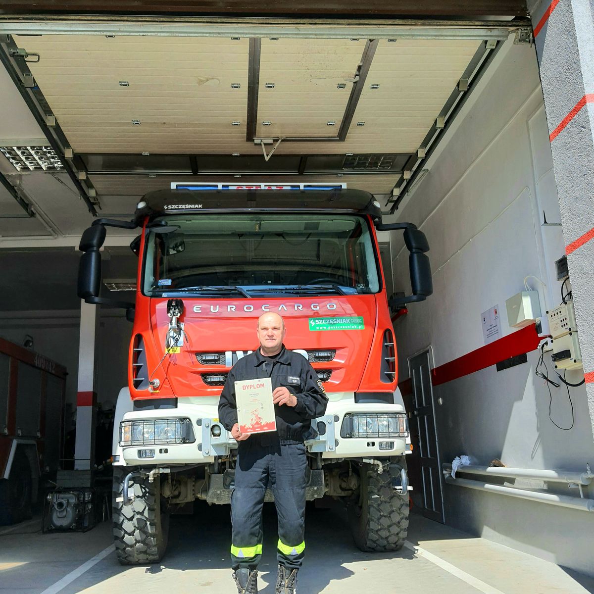 Prezes OSP Sępopol Ryszard Guz z dyplomem za zajęcie I miejsca w plebiscycie na Najpopularniejszą OSP powiatu bartoszyckiego.