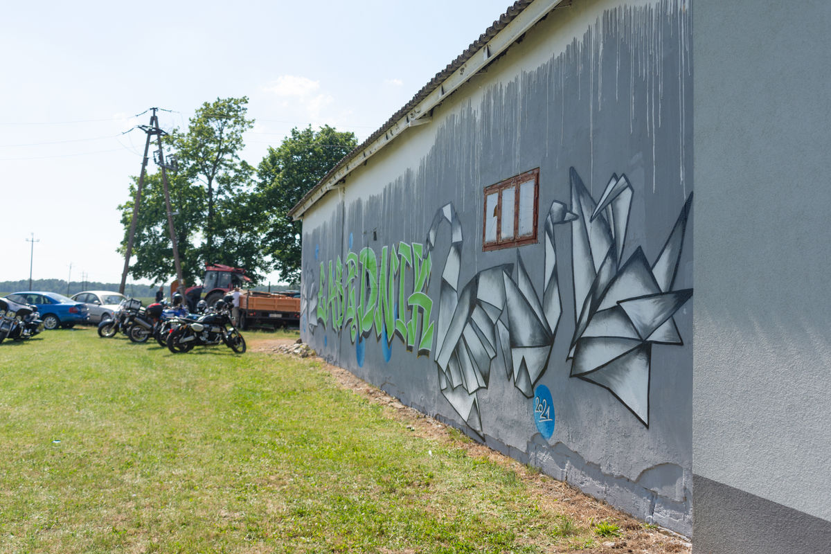 Graffiti w Łabędniku