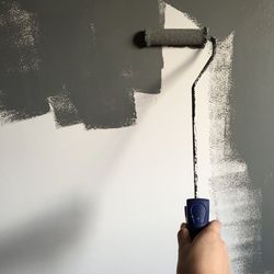 Malowanie mieszkania krok po kroku. Jakie farby do malowania ścian wybrać? 