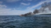 Mikołajki. Tragiczny pożar na jeziorze [ZDJĘCIA]