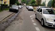 Na al. Przyjaciół i tak parkują po swojemu...