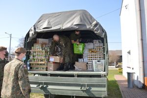 Żołnierze WOT rozwozili żywność dla potrzebujących w gminie Lubawa