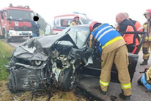 Wypadek na trasie Kętrzyn - Bartoszyce. Dwie osoby w szpitalu [GALERIA]