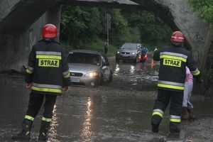 Nawałnice na Podkarpaciu: ruszyła pomoc, prąd wraca do domów

