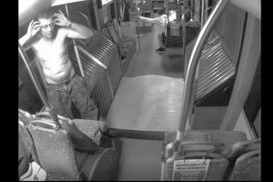 [AKTUALIZACJA] Olsztyn: rozebrany mężczyzna ukradł kamerę. Szuka go olsztyńska policja [VIDEO]
