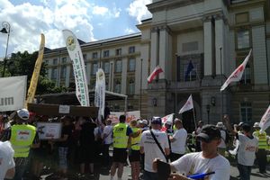 Olsztyńska Solidarność protestowała w Warszawie [AKTUALIZACJA 16.30][ZDJĘCIA]