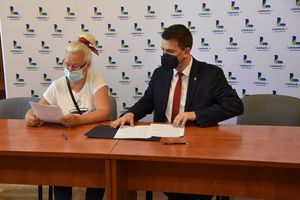 Gmina Lidzbark podpisała kolejne umowy na dofinansowanie wymiany ogrzewania węglowego na proekologiczne