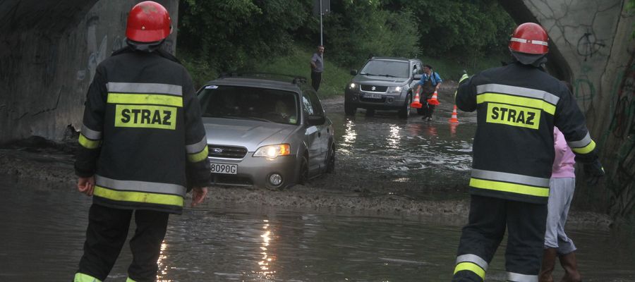 Nawałnice na Podkarpaciu: ruszyła pomoc, prąd wraca do domów

