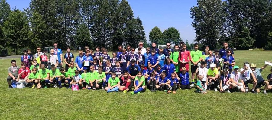 Uczestnicy Turnieju Piłki Nożnej dla Dzieci o Puchar Prezesa GKS Granica Bezledy 