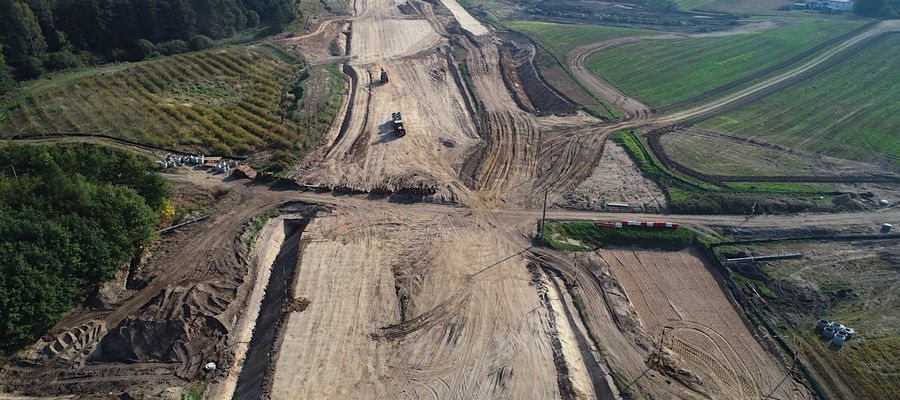 Prace na budowie drogi ekspresowej S5 na odcinku Ornowo - Wirwajdy o długości ok. 5 km. Kontrakt o wartości 204 mln zł realizuje firma Budimex.
