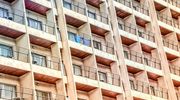 Grilla nie można, to może basen? Polski sposób na wakacje w bloku