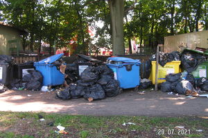 Miasto tonie w śmieciach? Mnóstwo odpadów na osiedlach i w centrum