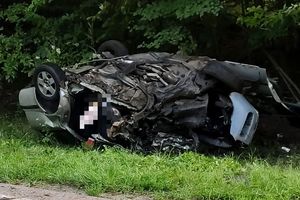 Tragiczny wypadek w Dębówku. Kierowca Skody zginął na miejscu