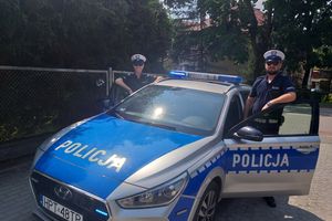 Olecko: Policjanci eskortowali kierowcę bmw. Wiózł chorą matkę do szpitala