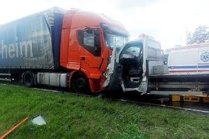 Tragiczny wypadek w Nowinach. 53-letni kierowca zginął na miejscu