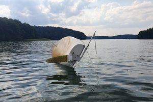 Na jeziorze Ukiel z łódki wypadło 2 mężczyzn i 2 małych dzieci