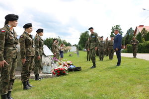 Oddadzą hołd bohaterskiemu pilotowi