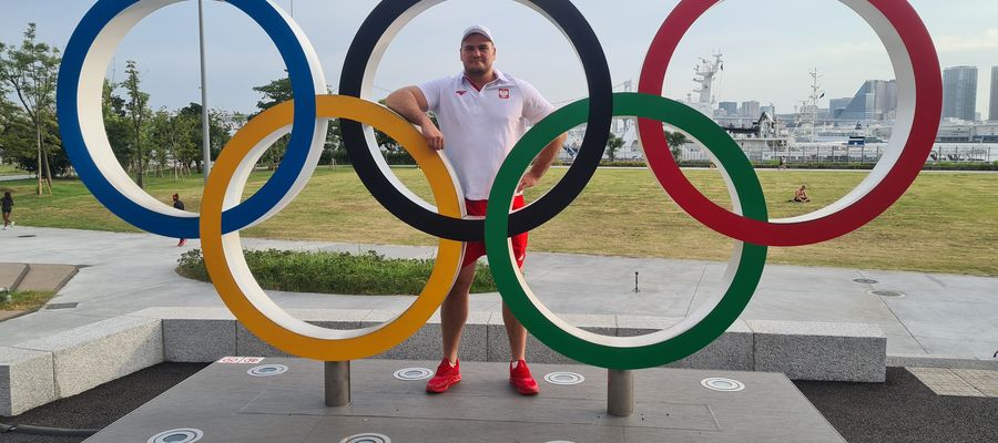 Maciej Sarnacki w wiosce olimpijskiej w Tokio
