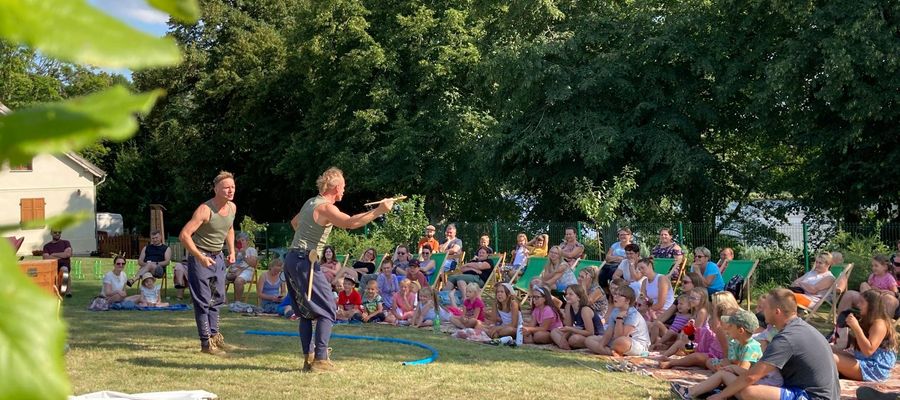 W Ogródku, w miniony weekend, Czesiek i Wiesiek bawili najmłodszych przedstawieniem Teatru Delikates 