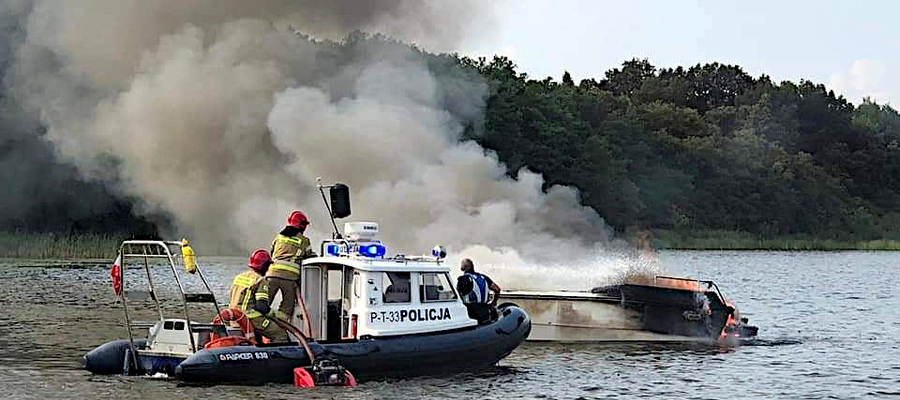 W akcji ratunkowej na Jezioraku brała udział straż pożarna, policja, pogotowie ratunkowe i WOPR