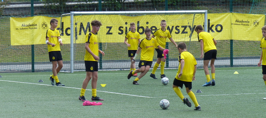 Camp piłkarski BVB Evonik Fußballakademie odbywa się na stadionie miejskim w Iławie. Tu trening jednej ze starszych grup 