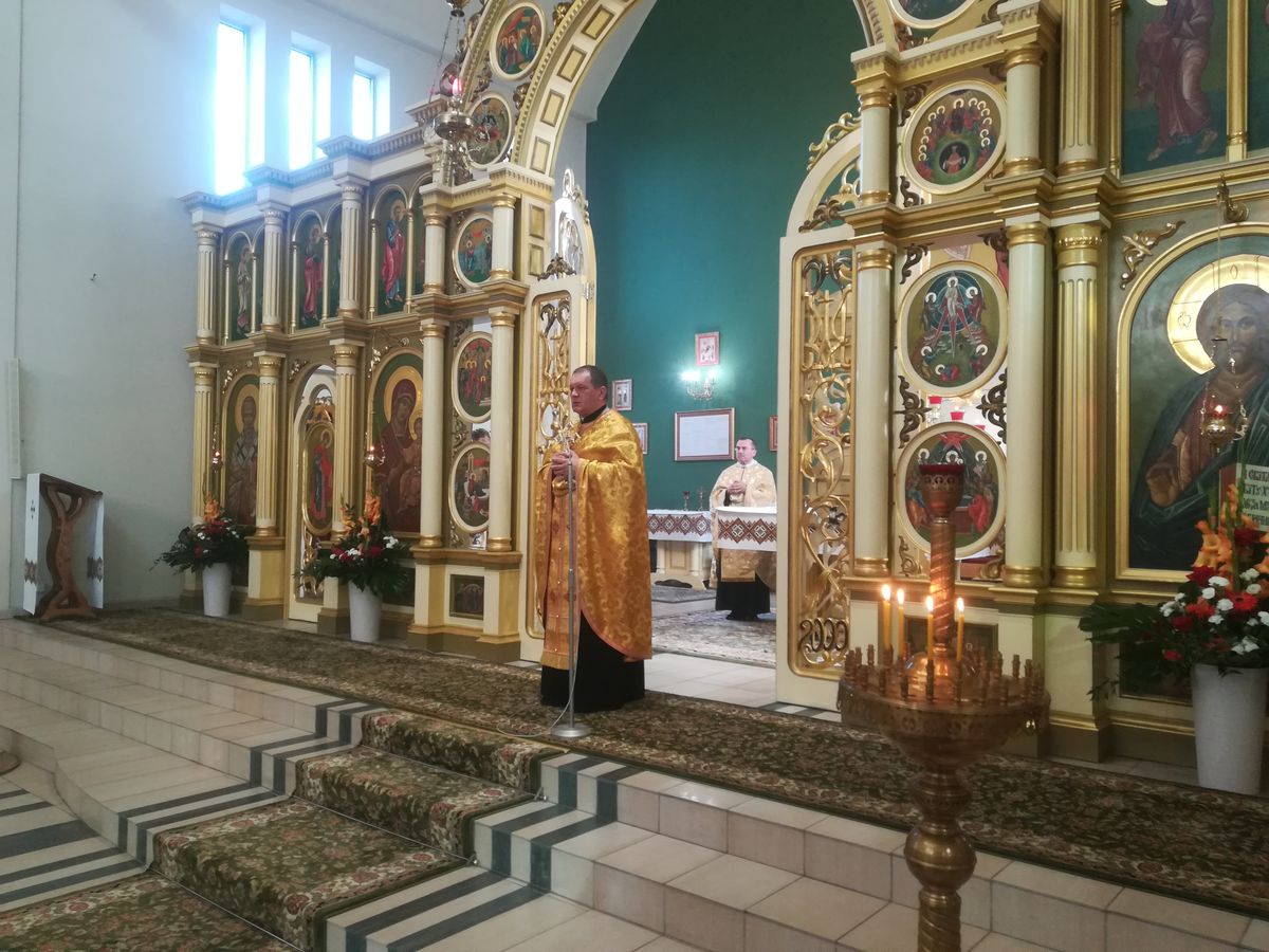 Biskup Arkadiusz Trochanowski podczas obchodów trzydziestej rocznicy uzyskania niepodległości Ukrainy w w olsztyńskiej greckokatolickiej parafii katedralnej.