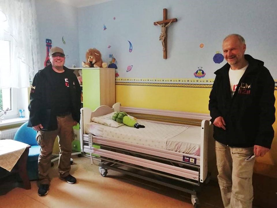 Organizatorzy imprezy charytatywnej dzięki zebranym środkom kupili specjalistyczne łóżko, które trafiło do DPS w Elblągu