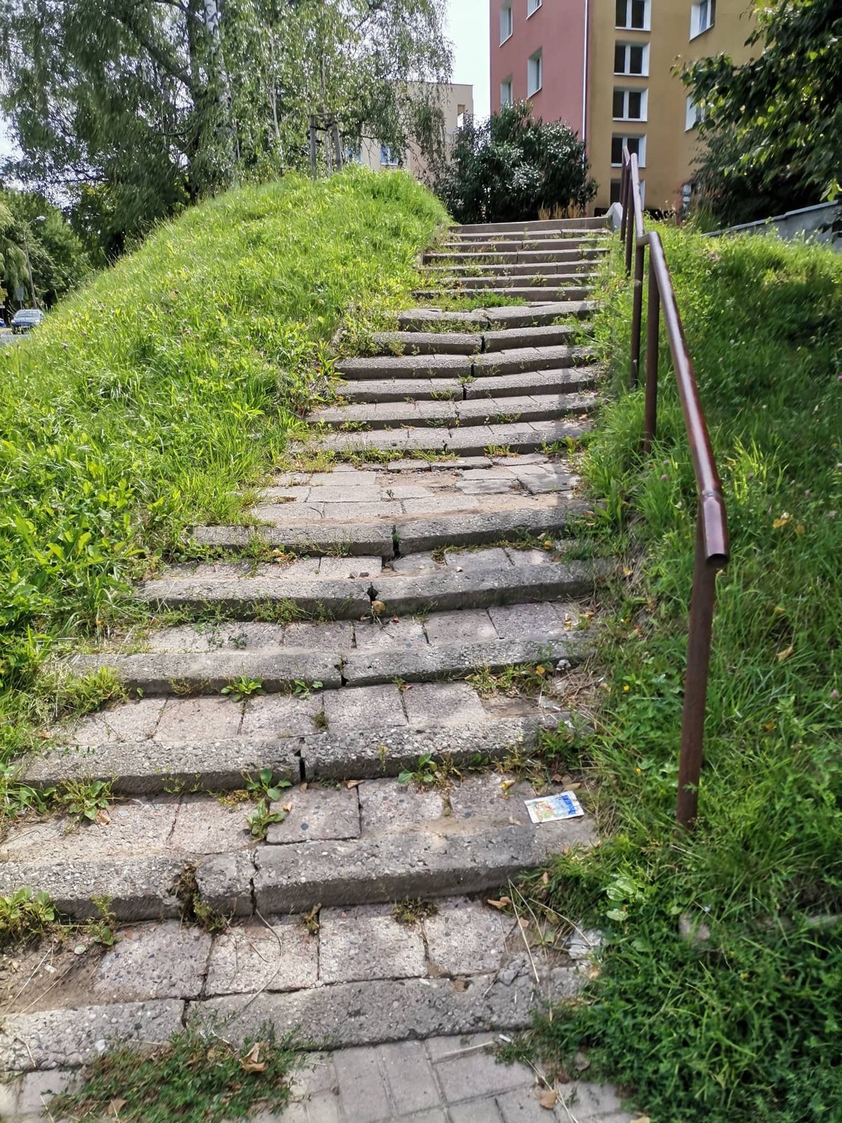 Tak wyglądają schody przy ul. Poprzecznej