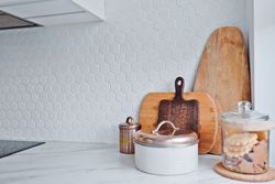Płytki ceramiczne w kuchni – czym czyścić zabrudzenia?