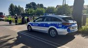 Pod Działdowem kierowca VW uderzył w drzewo: 4 osoby, w tym 2 dzieci trafiły do szpitala