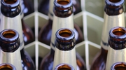 Bezalkoholowe piwo jednak z alkoholem. Znika ze sklepów