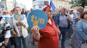 Olsztyn protestuje przeciwko likwidacji TVN. Na manifestację przyszli politycy różnych opcji [ZDJĘCIA]
