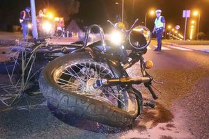 Motocyklista uderzył w latarnię przy ul. Sielskiej w Olsztynie 