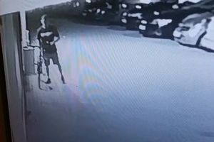 Policja szuka złodzieja roweru. Nagrała go kamera!
