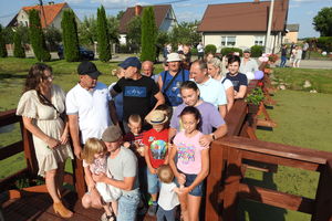 Zakasali rękawy i dopięli swego! Mieszkańcy Grzegórzek wybudowali pomost za 12.500 zł!