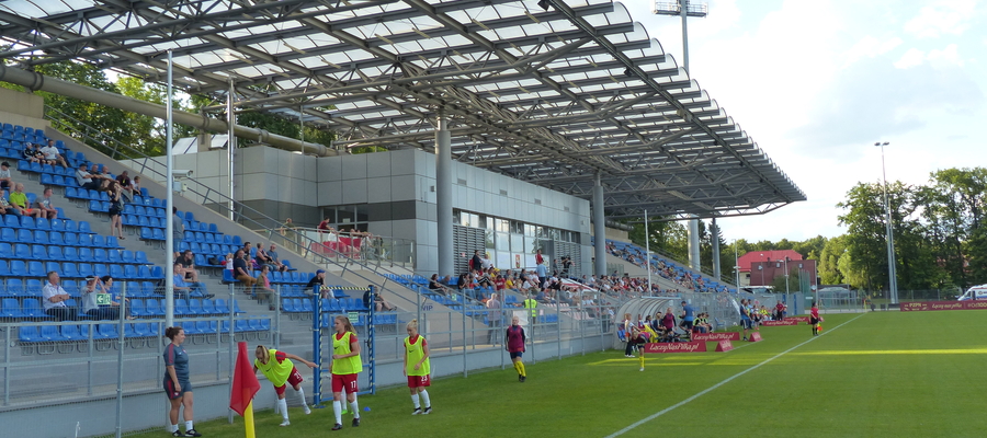 Stadion Miejski w Ostródzie (tu podczas meczu towarzyskiego kobiet Polska — Szwecja) będzie areną zmagań podczas turnieju Syrenka Cup