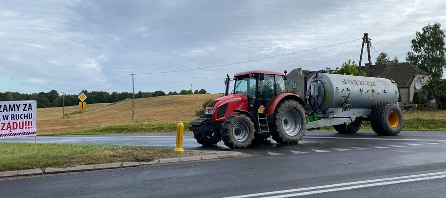 Rolnicy zablokowali także skrzyżowanie na DK 15, m.in. w kierunku Iławy