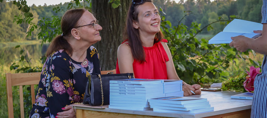 Premiera książki Agnieszki Żelazko "Mazursko miasteczka, porty, jeziora, ludzie" odbyła się w piątek, 13 sierpnia, w Wojnowie