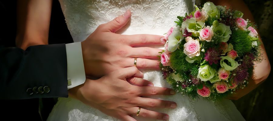 Nowożeńcom zdarza się dostawać puste koperty w prezencie ślubnym